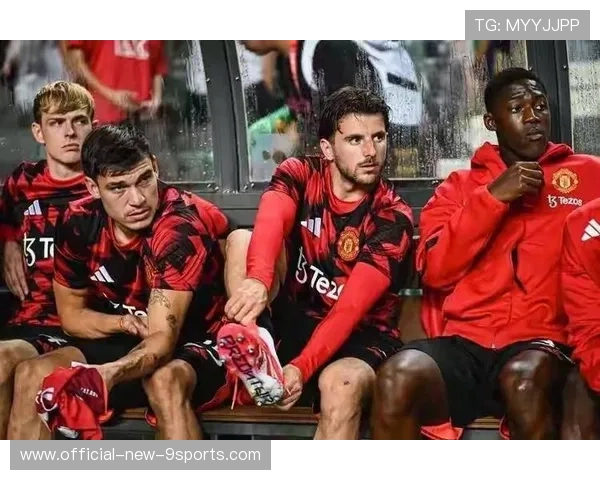 曼联中场新星备受瞩目，争四之路充满挑战